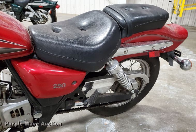 image for item GW9748 2001 Suzuki GZ250 motorcycle
