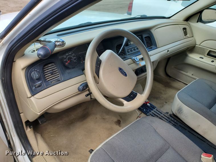 image for item GW9773 2006 Ford Crown Victoria Police Interceptor