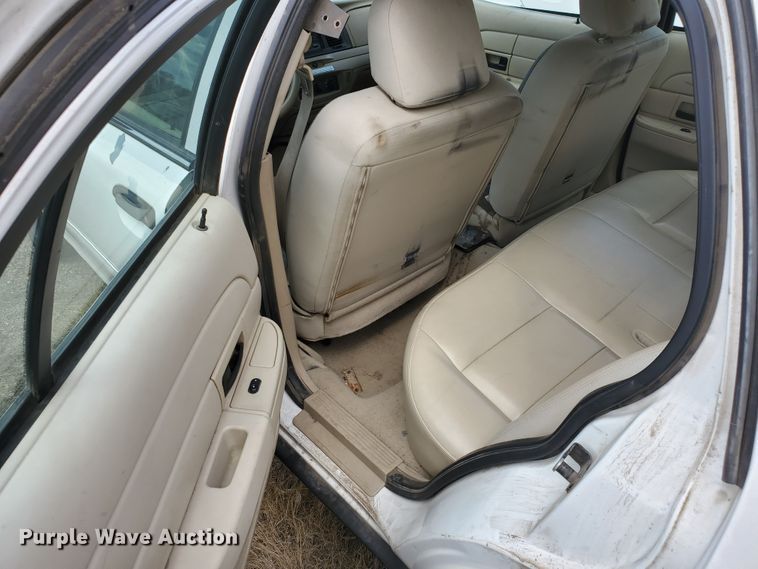 image for item GW9773 2006 Ford Crown Victoria Police Interceptor