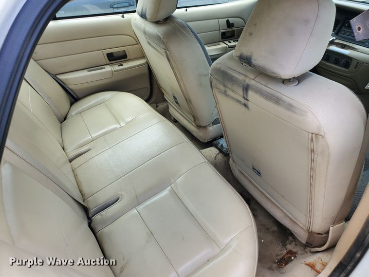 image for item GW9773 2006 Ford Crown Victoria Police Interceptor