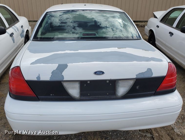 image for item GW9774 2004 Ford Crown Victoria Police Interceptor
