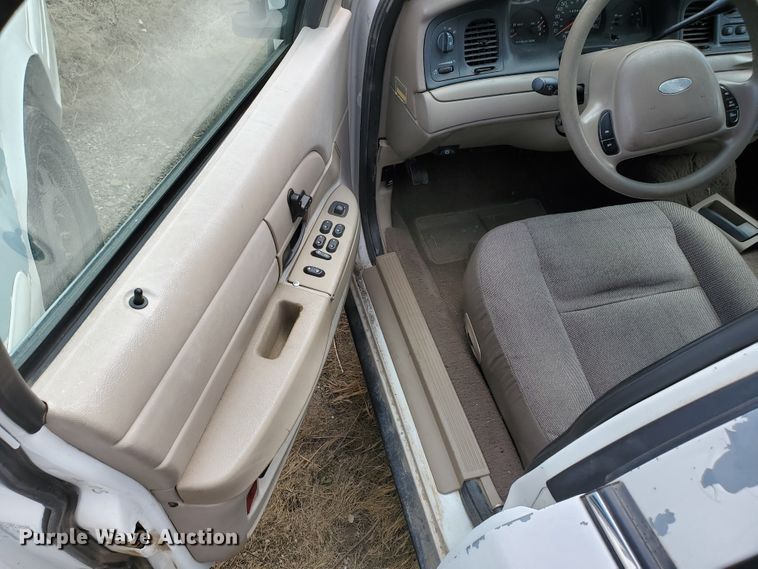 image for item GW9774 2004 Ford Crown Victoria Police Interceptor