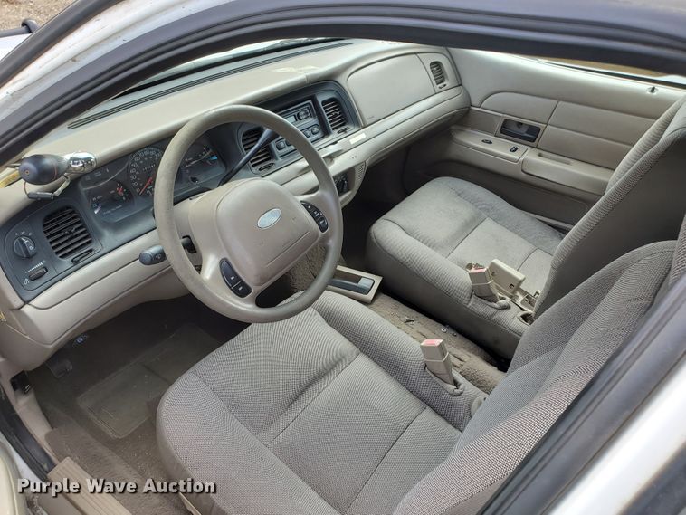 image for item GW9774 2004 Ford Crown Victoria Police Interceptor