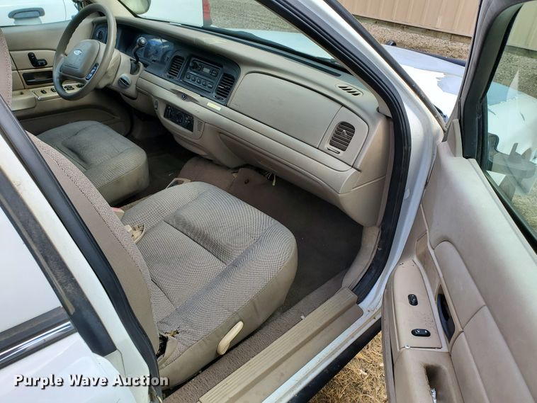 image for item GW9774 2004 Ford Crown Victoria Police Interceptor