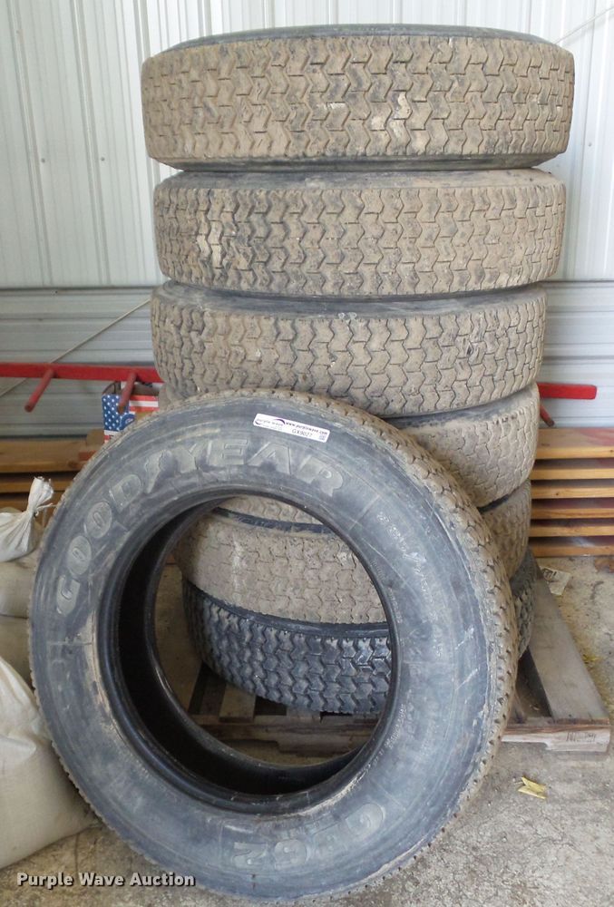 image for item GX9027 (7) Goodyear 285/75R24.5 tires