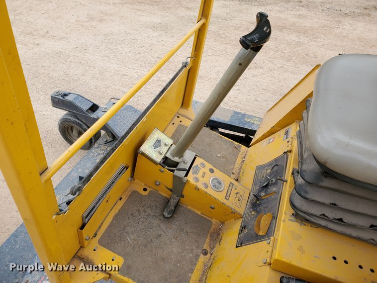 image for item GX9914 1993 Ex-Cel Hustler 4500 924738 ZTR lawn mower