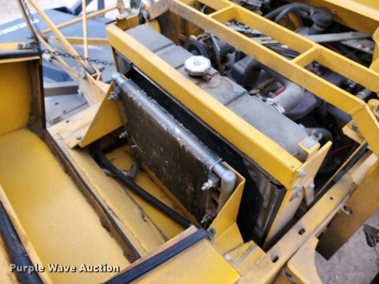 image for item GX9914 1993 Ex-Cel Hustler 4500 924738 ZTR lawn mower