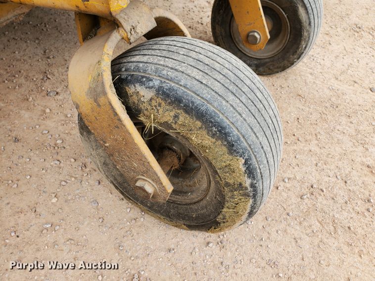 image for item GX9914 1993 Ex-Cel Hustler 4500 924738 ZTR lawn mower