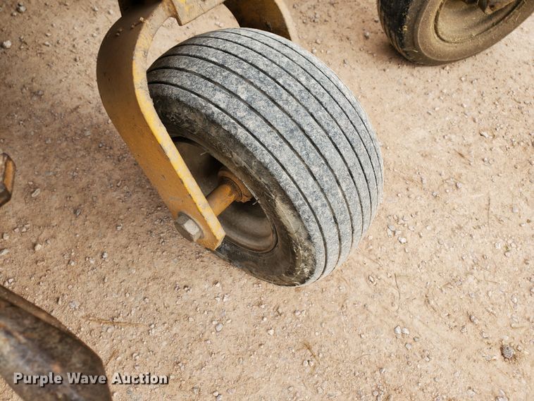 image for item GX9914 1993 Ex-Cel Hustler 4500 924738 ZTR lawn mower