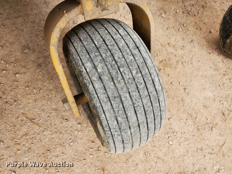 image for item GX9914 1993 Ex-Cel Hustler 4500 924738 ZTR lawn mower