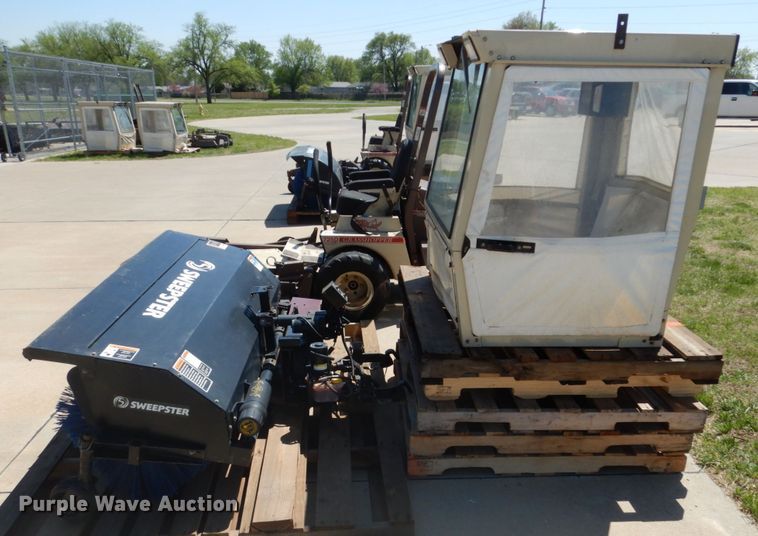 image for item GX9937 Grasshopper 725D ZTR lawn mower