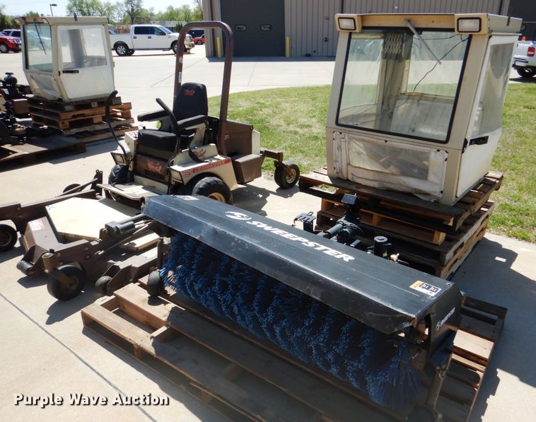 image for item GX9937 Grasshopper 725D ZTR lawn mower