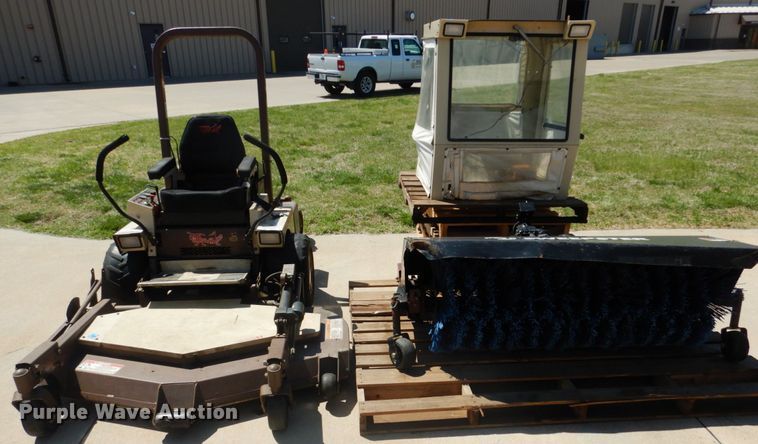 image for item GX9937 Grasshopper 725D ZTR lawn mower