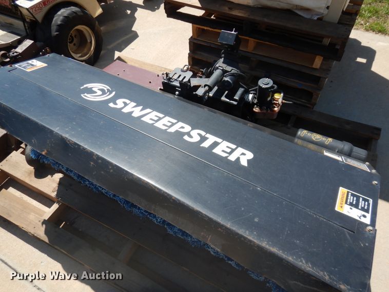 image for item GX9937 Grasshopper 725D ZTR lawn mower