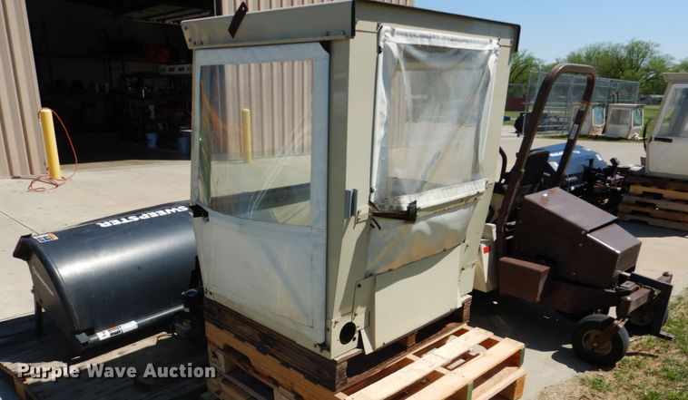 image for item GX9938 Grasshopper 721D ZTR lawn mower