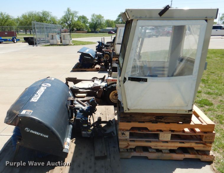 image for item GX9938 Grasshopper 721D ZTR lawn mower