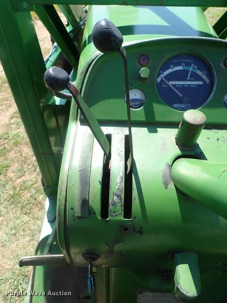 image for item DC3252 John Deere 4020 tractor