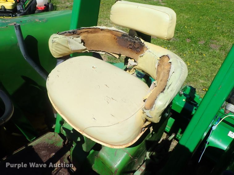 image for item DC3252 John Deere 4020 tractor