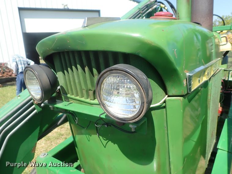 image for item DC3252 John Deere 4020 tractor