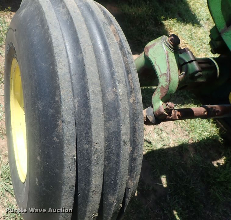 image for item DC3252 John Deere 4020 tractor