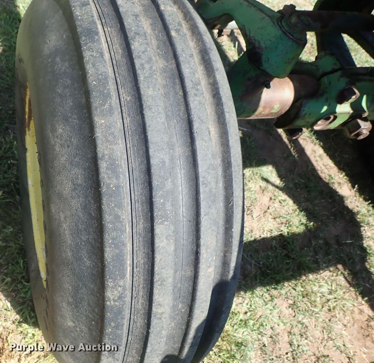 image for item DC3252 John Deere 4020 tractor