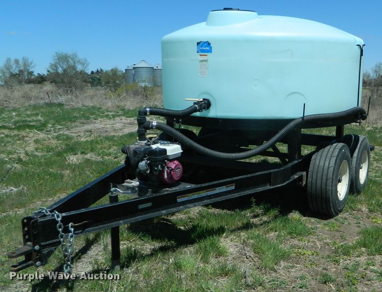 image for item DE4446 JD Skiles tank trailer