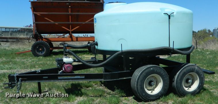 image for item DE4446 JD Skiles tank trailer