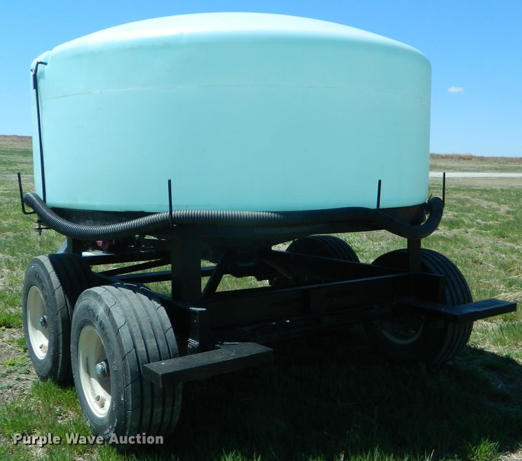 image for item DE4446 JD Skiles tank trailer