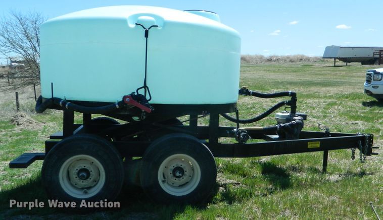 image for item DE4446 JD Skiles tank trailer