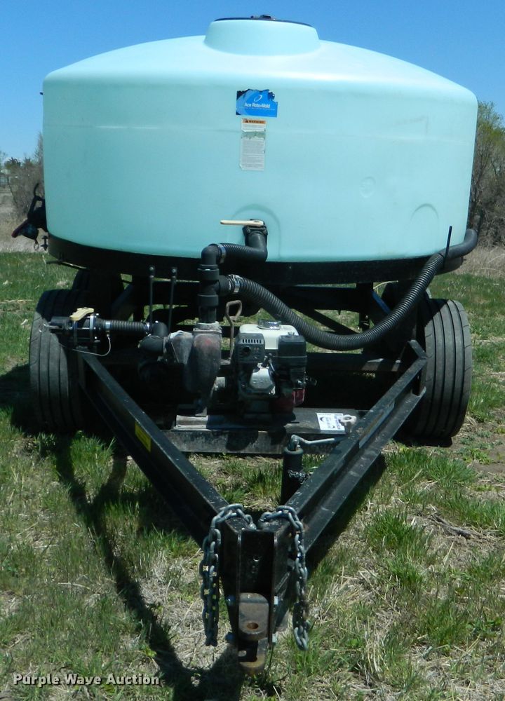 image for item DE4446 JD Skiles tank trailer