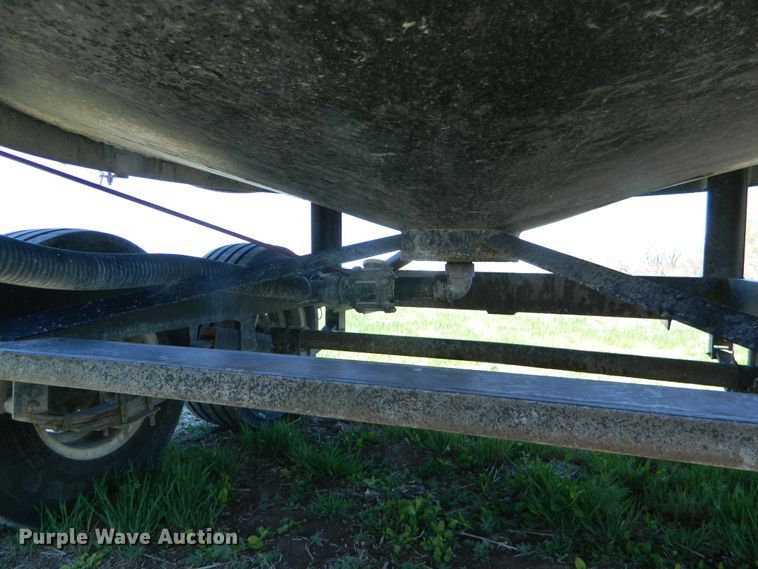 image for item DE4446 JD Skiles tank trailer