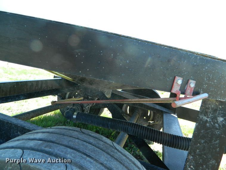 image for item DE4446 JD Skiles tank trailer