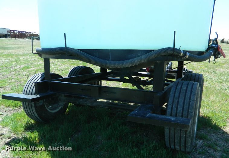 image for item DE4446 JD Skiles tank trailer
