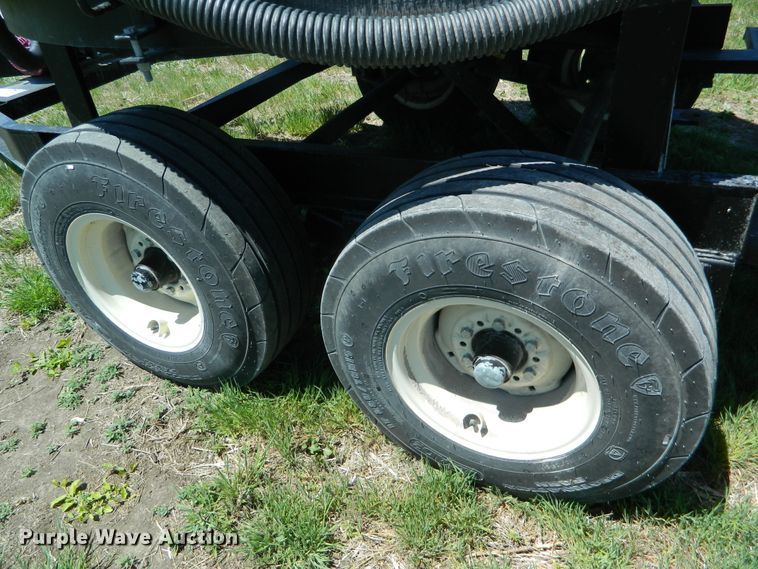 image for item DE4446 JD Skiles tank trailer