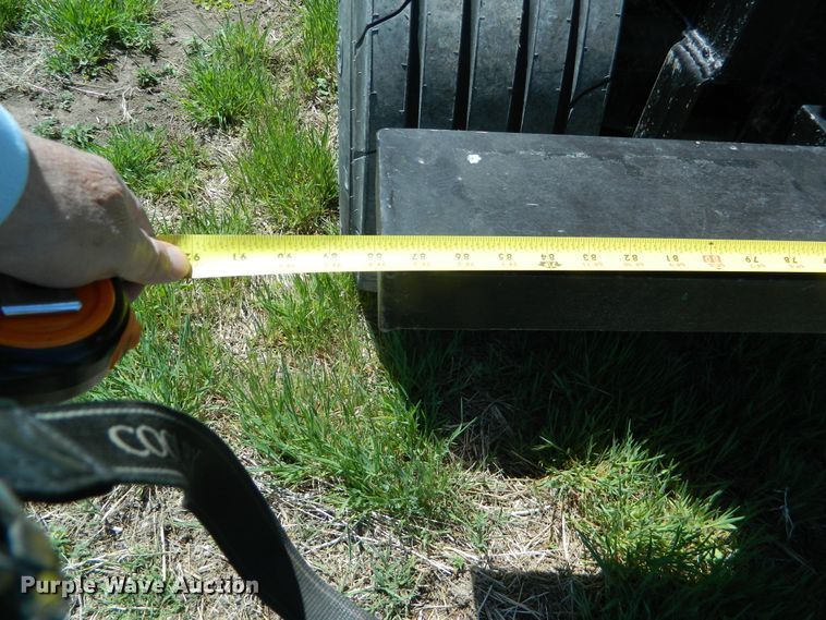 image for item DE4446 JD Skiles tank trailer