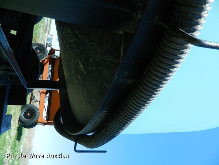 image for item DE4446 JD Skiles tank trailer