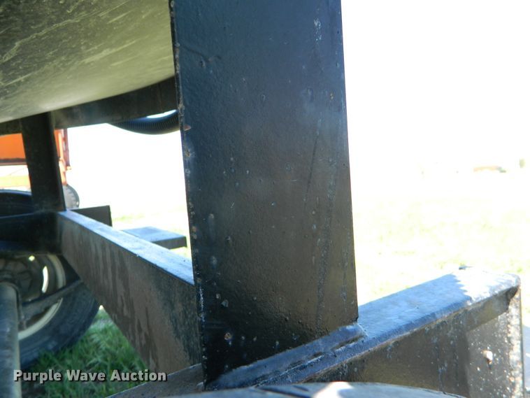 image for item DE4446 JD Skiles tank trailer