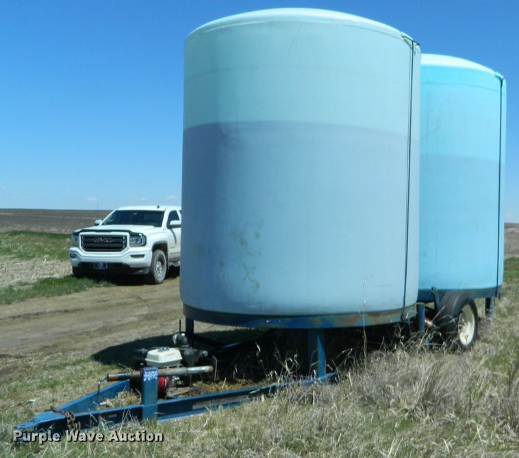 image for item DE4447 JD Skiles tank trailer