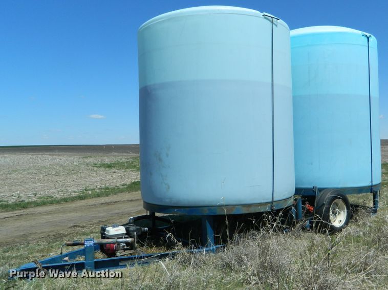 image for item DE4447 JD Skiles tank trailer