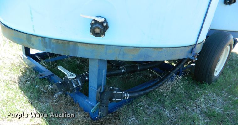 image for item DE4447 JD Skiles tank trailer