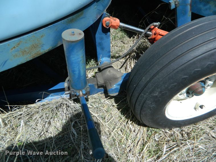 image for item DE4447 JD Skiles tank trailer