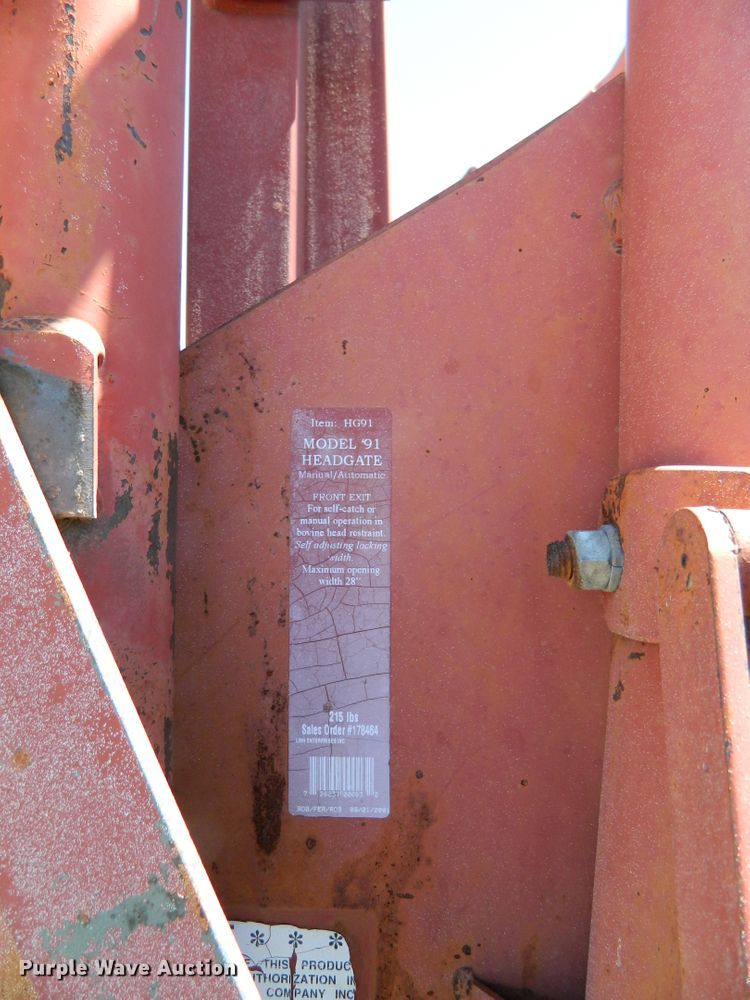 image for item DE4448 Lynn livestock squeeze chute