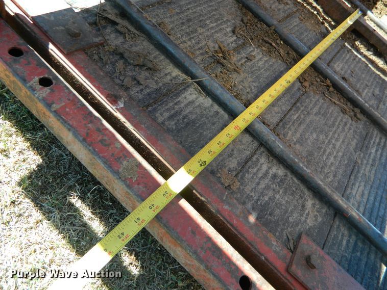 image for item DE4448 Lynn livestock squeeze chute