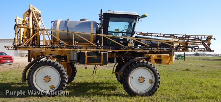 image for item DF6073 New Holland SF550 sprayer