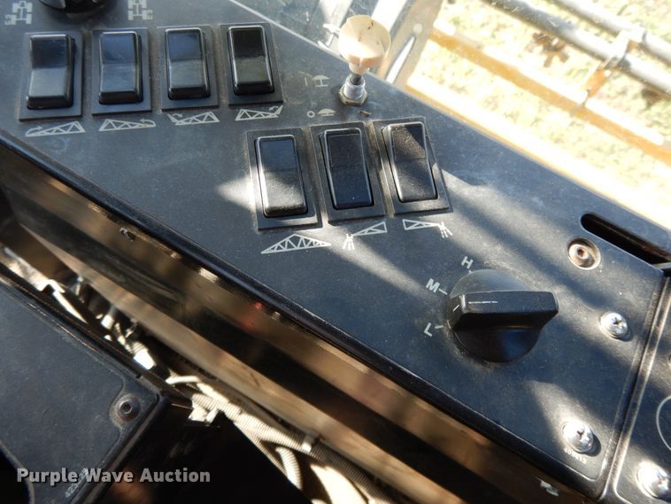 image for item DF6073 New Holland SF550 sprayer