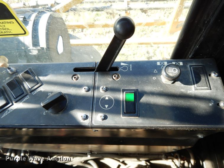 image for item DF6073 New Holland SF550 sprayer