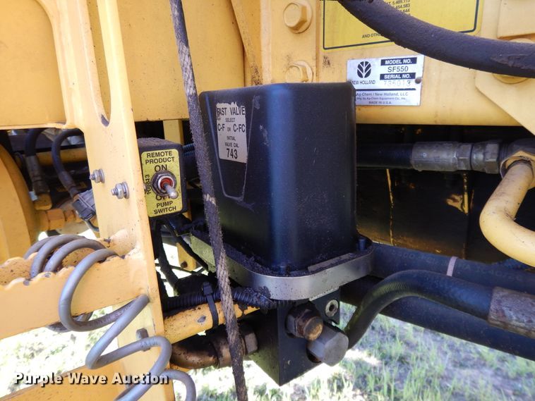 image for item DF6073 New Holland SF550 sprayer