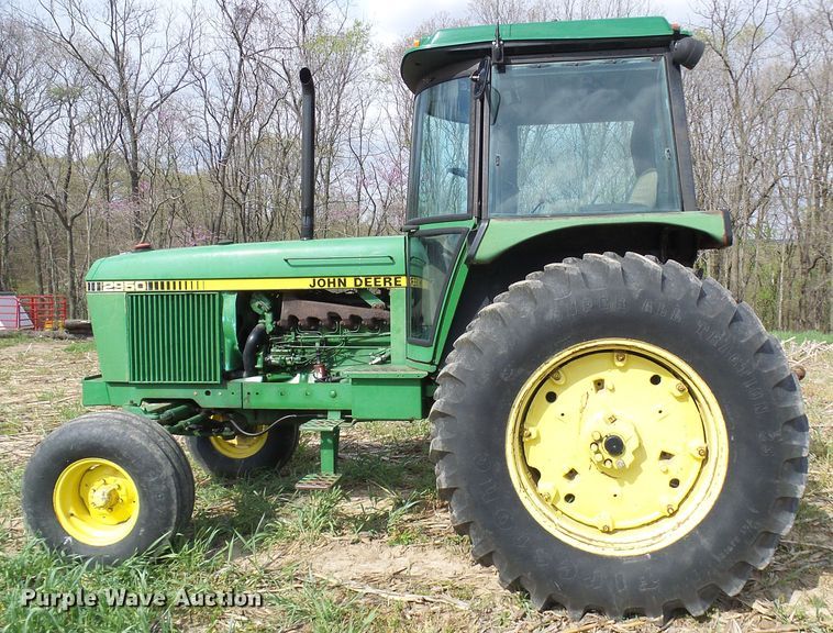 image for item DG5640 1983 John Deere 2950 tractor