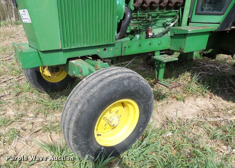 image for item DG5640 1983 John Deere 2950 tractor