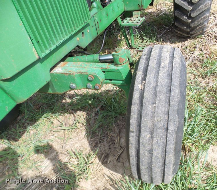 image for item DG5640 1983 John Deere 2950 tractor